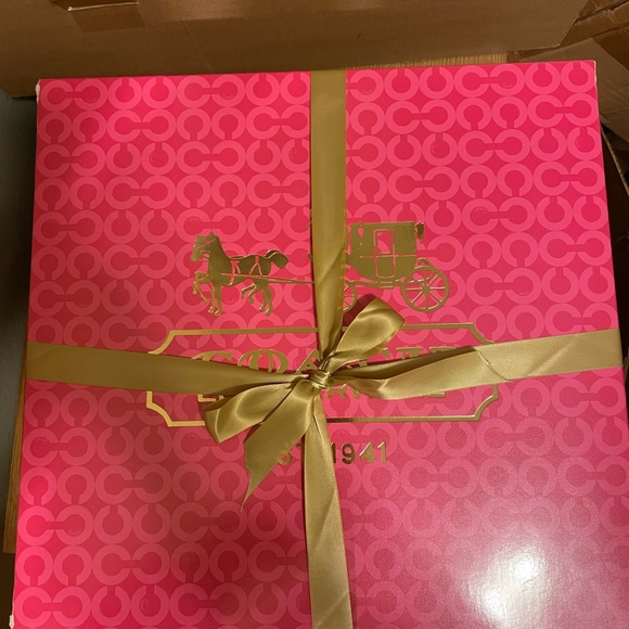 NWT Coach mint condition Zoe khaki/red Hobo bag with gift packaging - Picture 11 of 13